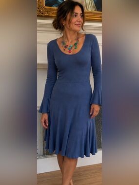 VGC Flounce Bell Sleeved Ribbed Dress Fit & Flare. Extra Small. Blue.💙🦋